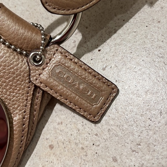 Coach Pearlized Tan leather bag with beautiful hardware - Picture 9 of 13